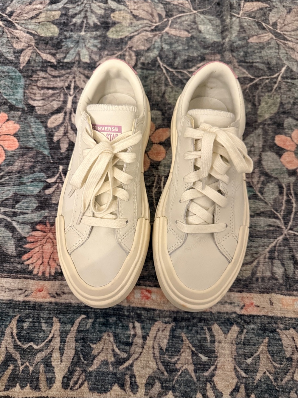 Converse Womens Cream/White Low-Top Sneakers with Pink Tongue Label
